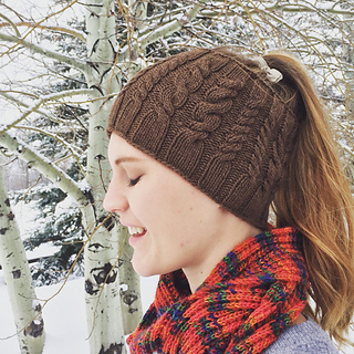 knit hat with ponytail hole pattern