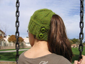 free pattern knit ponytail hat